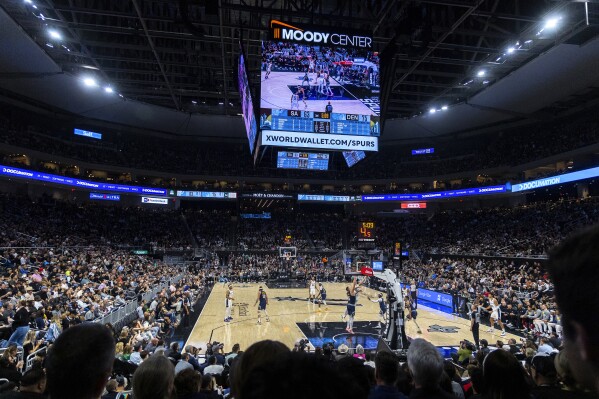 Jokic scores 31 Nuggets top Spurs 117 106 in front of record